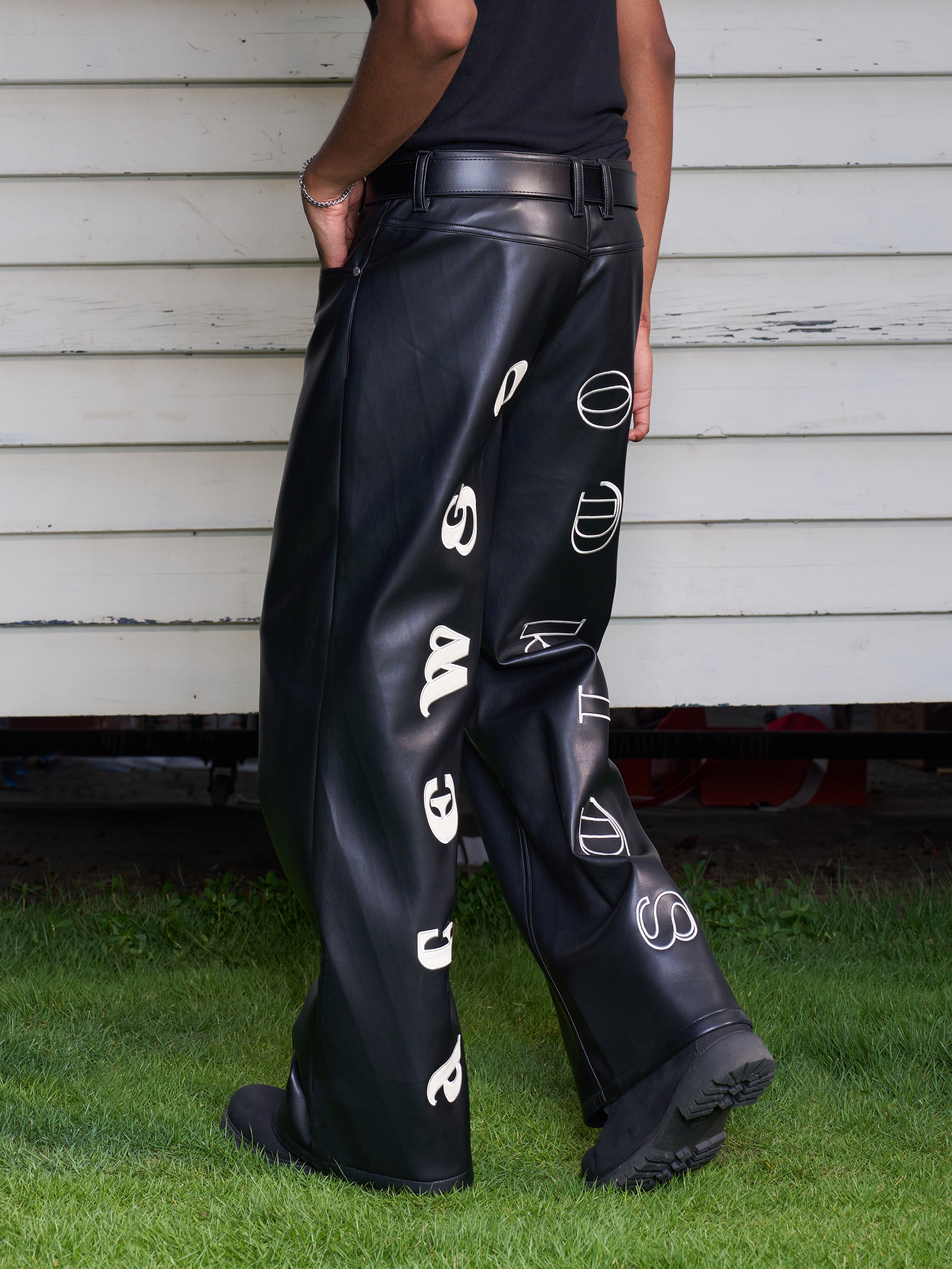 【送料&関税込】ChloAC Leather Trousers CHP-1 005 BLACK CRACKED COATED LEATHER DOUBLE KNEE – ERIC CRÉER