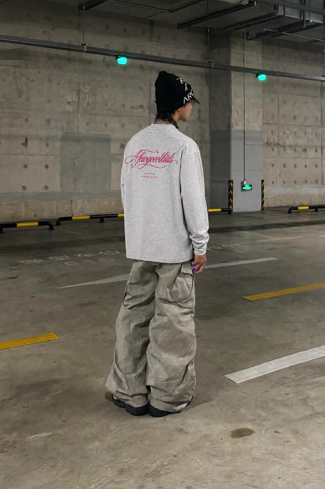 (AFGK) "Cursive Script Embroidered Long Sleeve Tee“