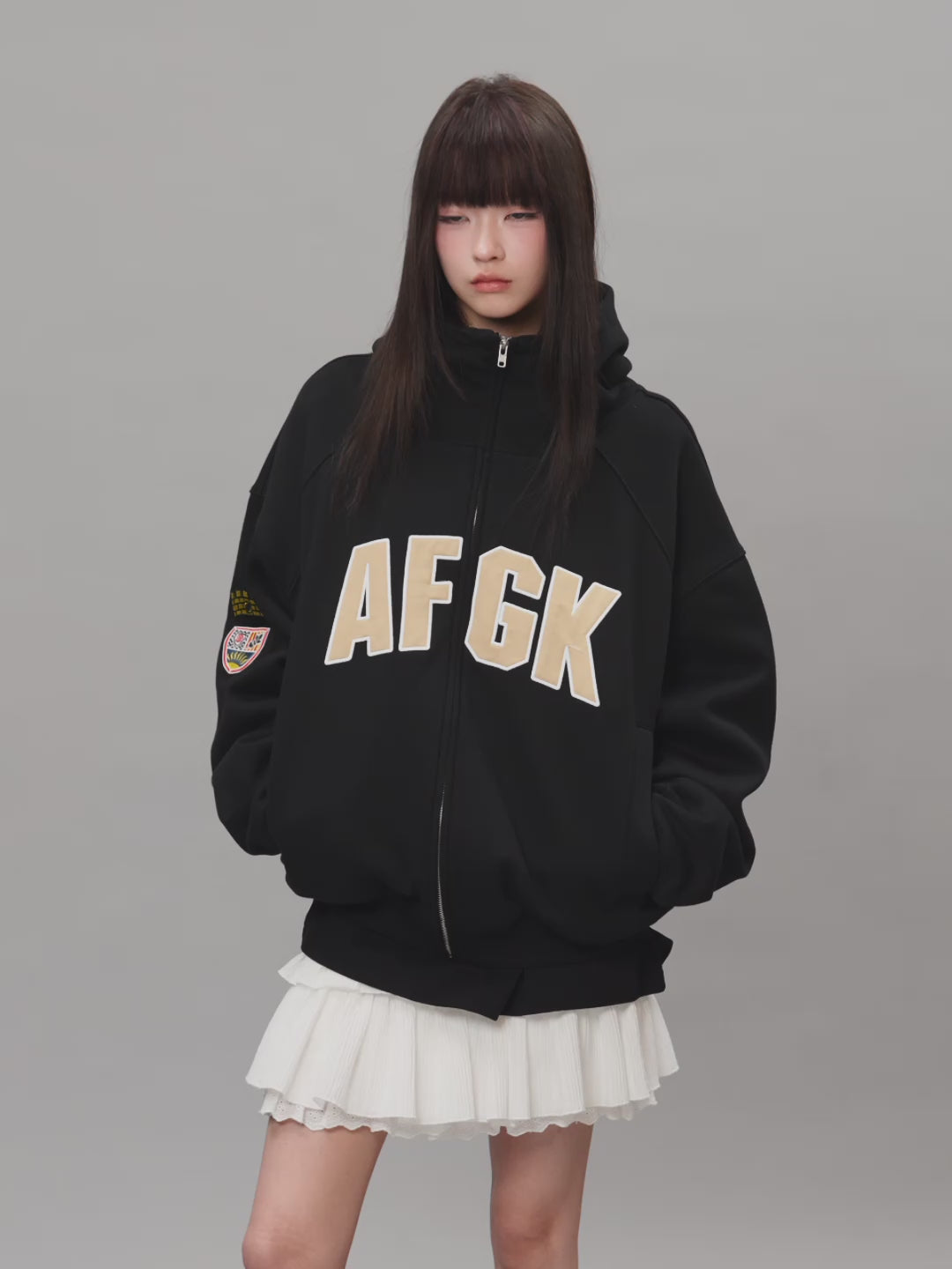 DOCARE(AFGK) "High-neck badge zip hoodie"