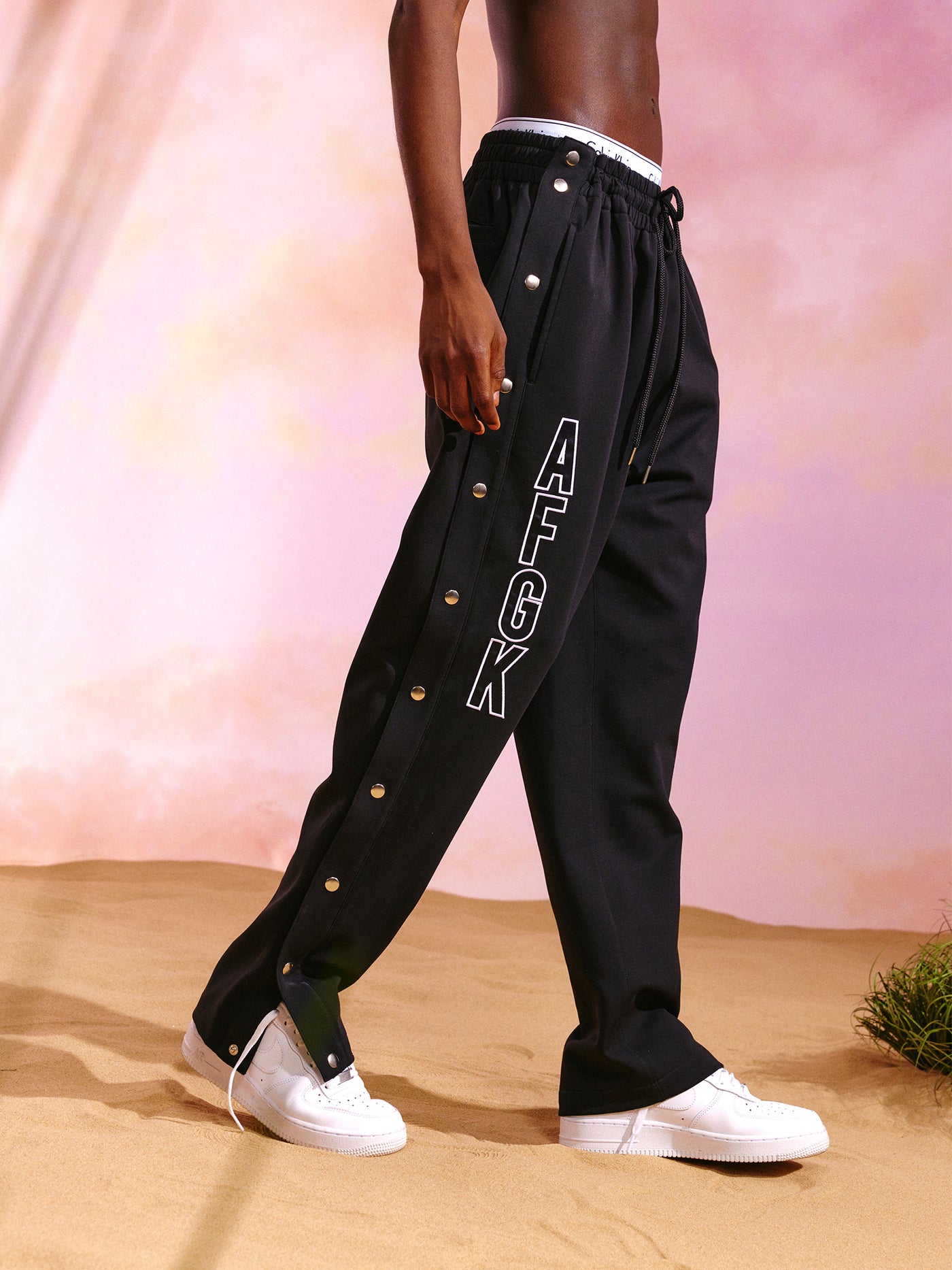 DONCARE(AFGK) "Logo-Print Buttoned Trouser"